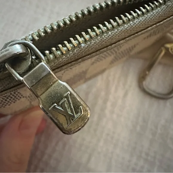 Louis Vuitton Damier Azur Pouchette - Picture 8 of 11